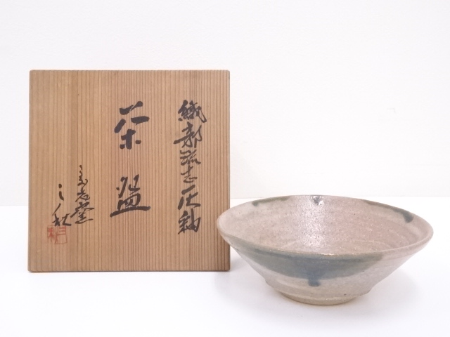 山岡三秋造　織部流志灰釉茶碗